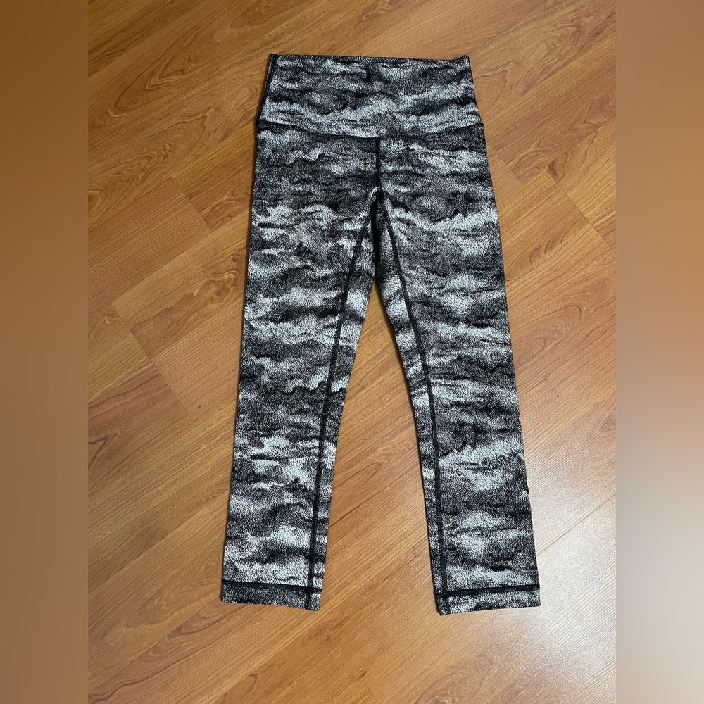 LULULEMON Wunder Under High Rise Crops (Luon)